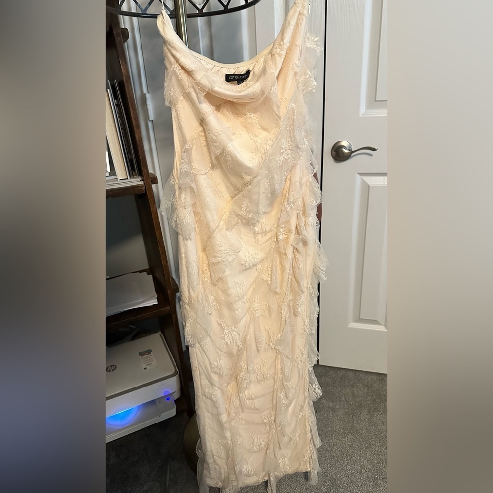 Cream/ Beige Lacey strapless dress!